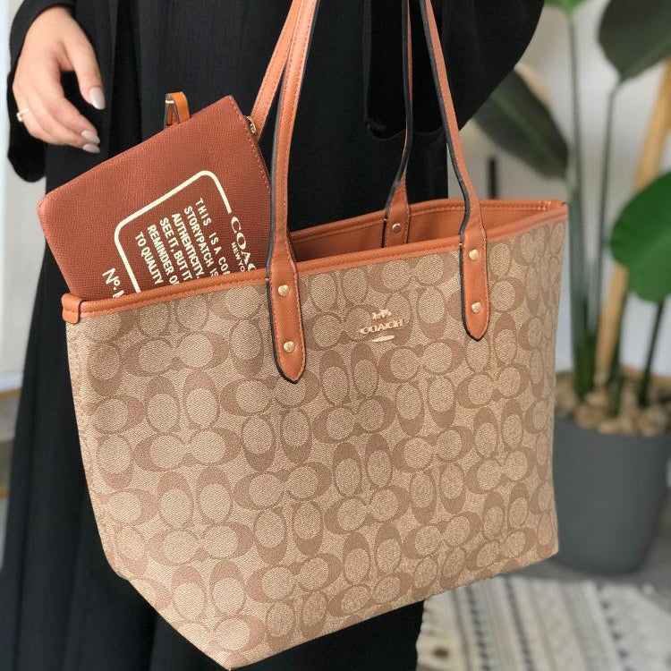 COACH PREMIUM ZIP TOTE BAG SIGNATURE CANVAS - Brown