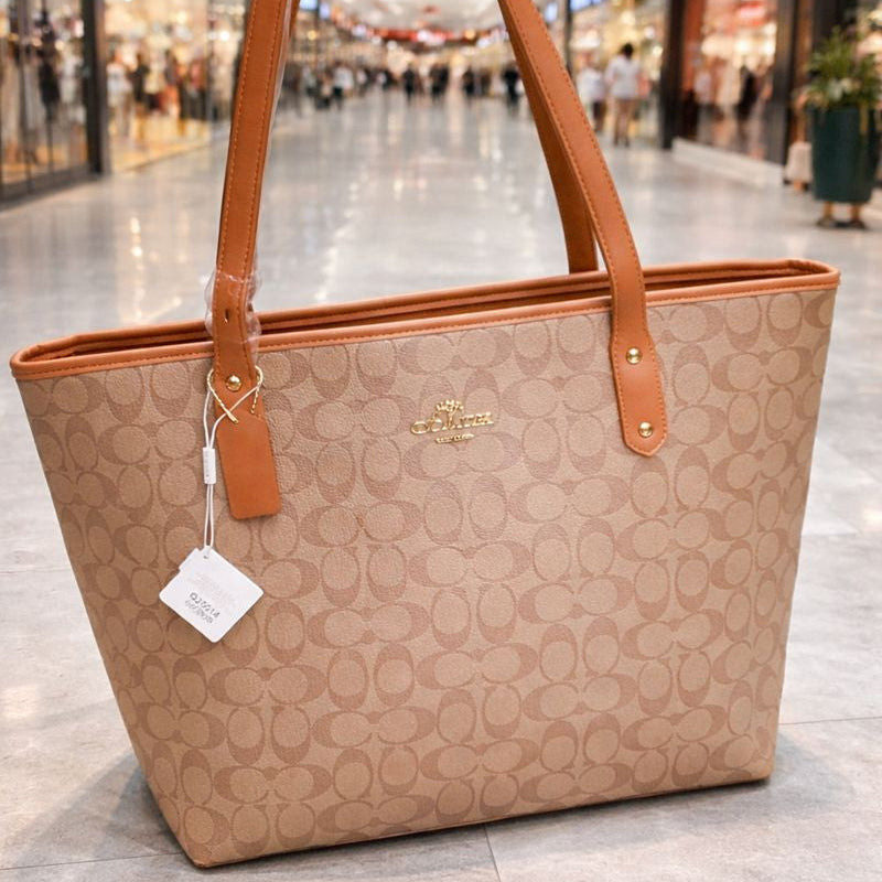 COACH PREMIUM ZIP TOTE BAG SIGNATURE CANVAS - Brown