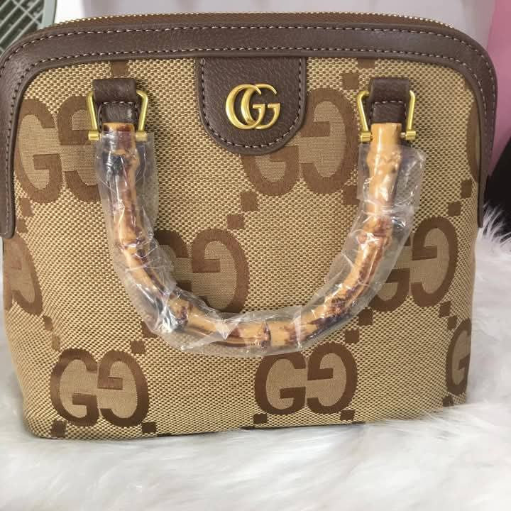 Gucci bamboo handle handbag